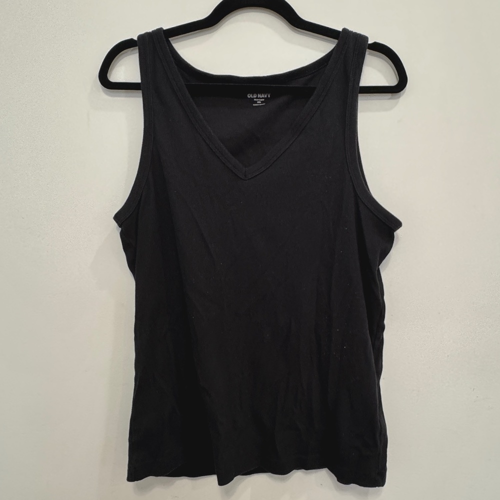 Old Navy Plus Size 2X Black V-Neck Tank Top — Comfy + Priced to Sell